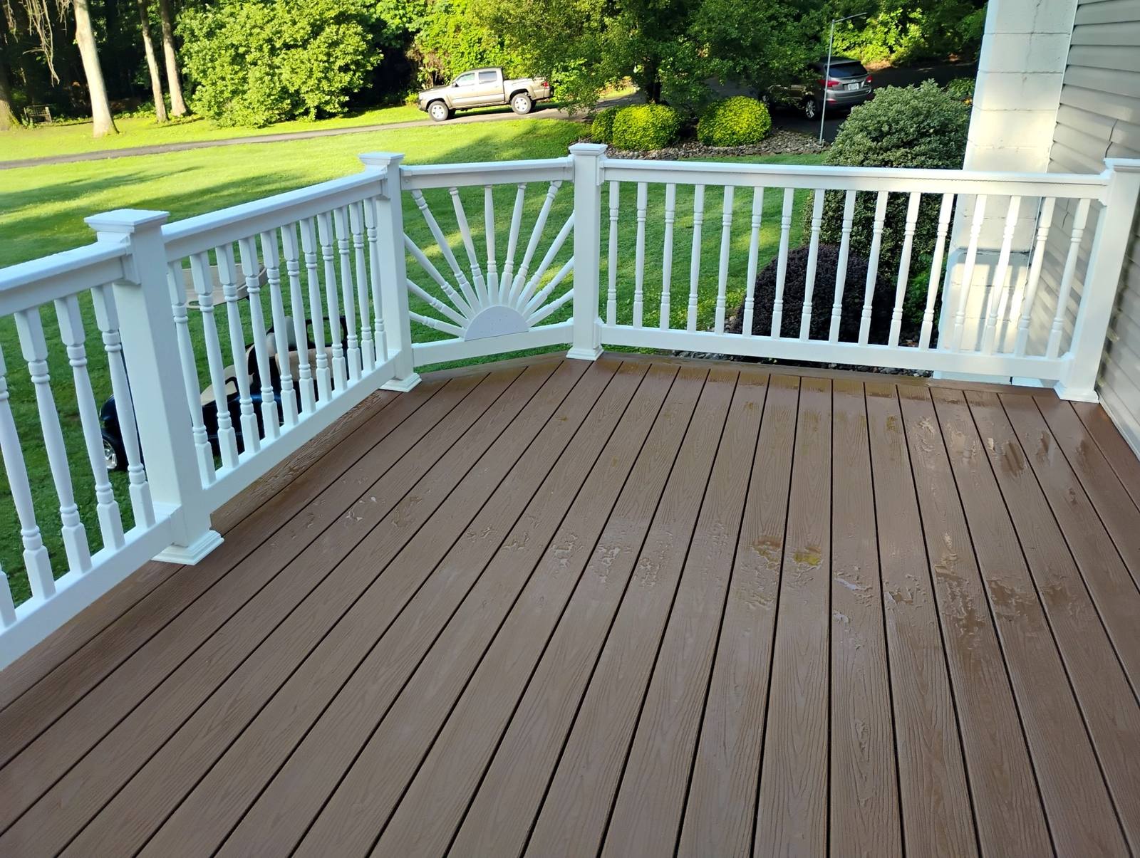 Composite deck with white railing and sunburst detail